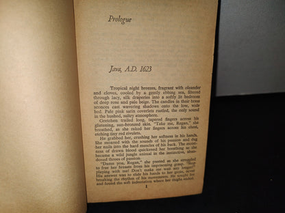 75- Captive Passions - Fern Michaels - Ballantine Books, New York. First Edition 1977