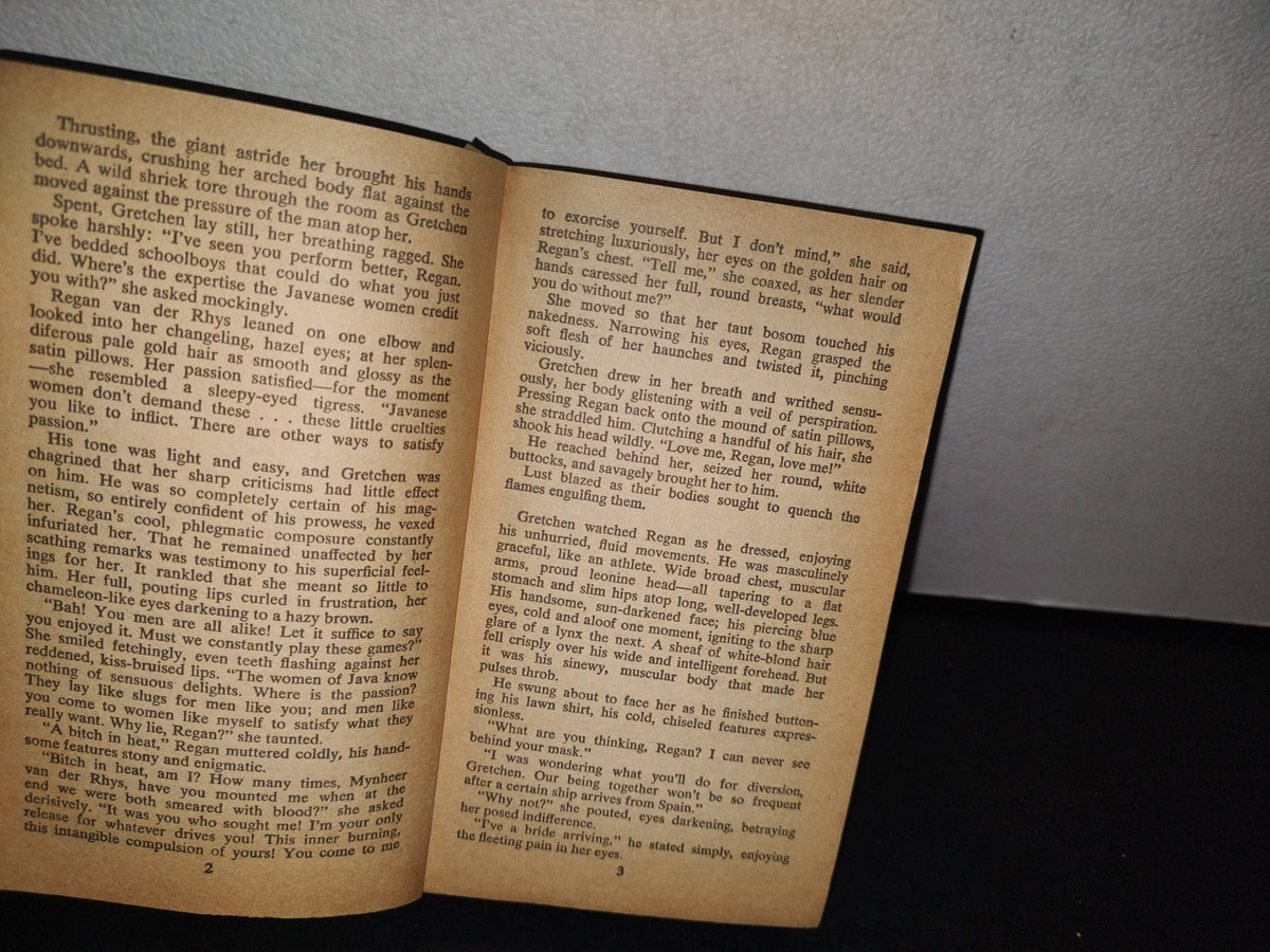 75- Captive Passions - Fern Michaels - Ballantine Books, New York. First Edition 1977