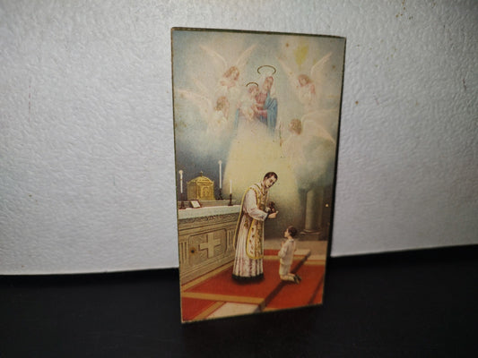 A10C1-2- Antigua Estampa: Niño Recibiendo La Santa Comunión Por Sacerdote Mientras La Virgen María Y El Niño Jesús Observan Desde Lo Alto Del Paraíso - 1939