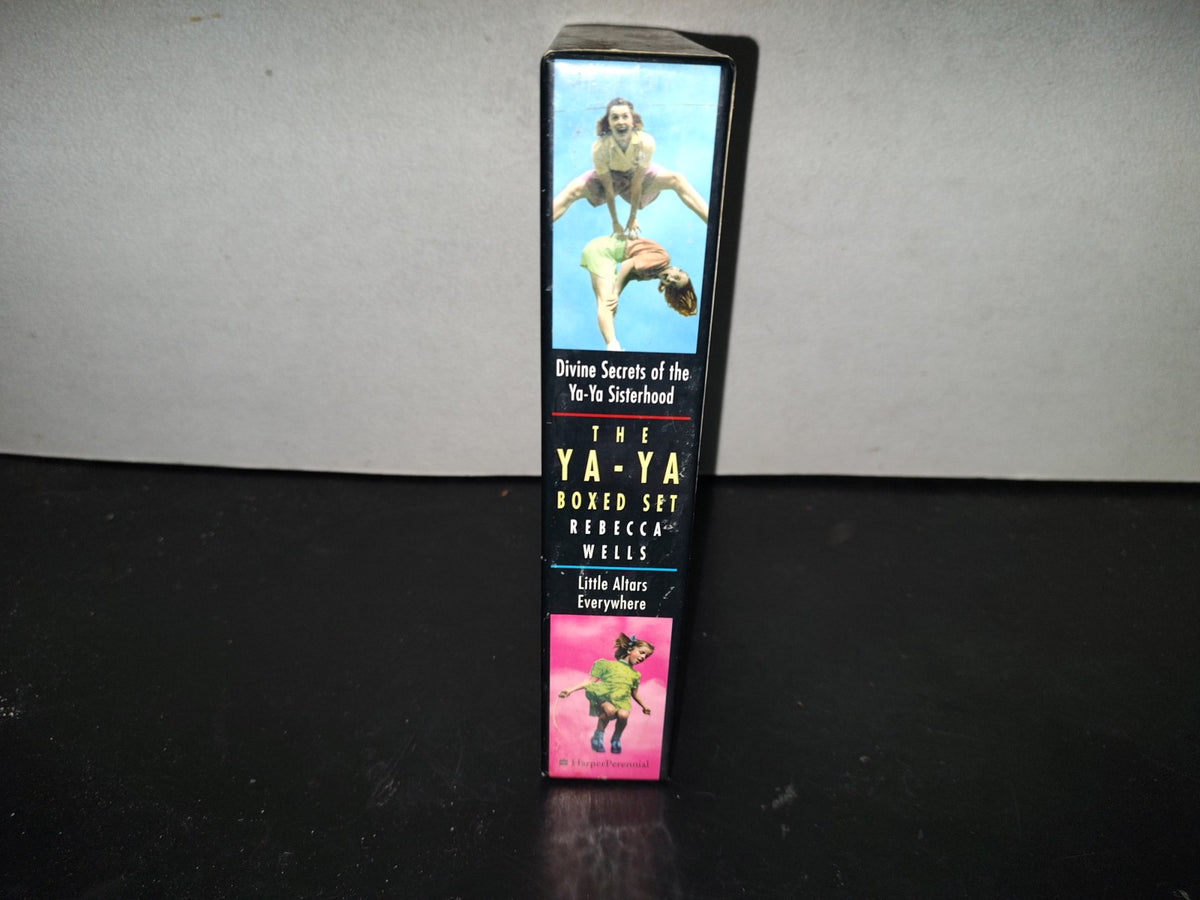 198- Divine Secrets Of The Ya-Ya- Sisterhood / Little Altars Everywhere - Rebecca Wells - First HarperPerennial Edition Published 1996