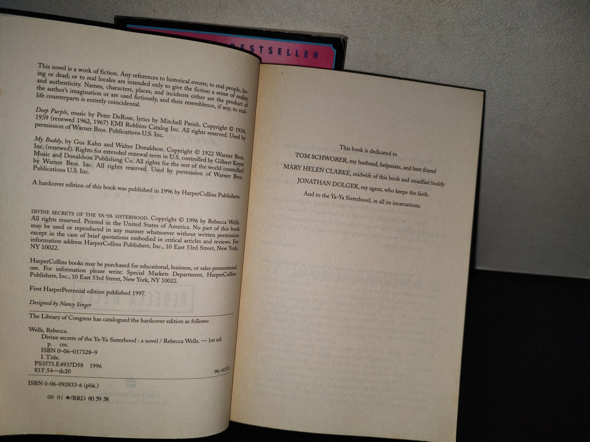 198- Divine Secrets Of The Ya-Ya- Sisterhood / Little Altars Everywhere - Rebecca Wells - First HarperPerennial Edition Published 1996