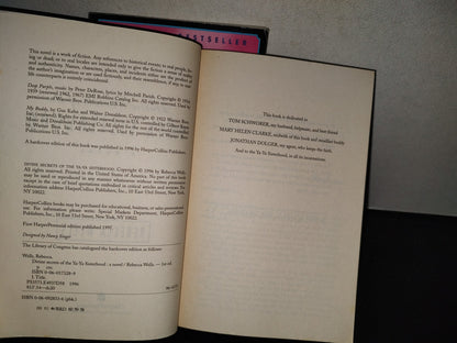 198- Divine Secrets Of The Ya-Ya- Sisterhood / Little Altars Everywhere - Rebecca Wells - First HarperPerennial Edition Published 1996