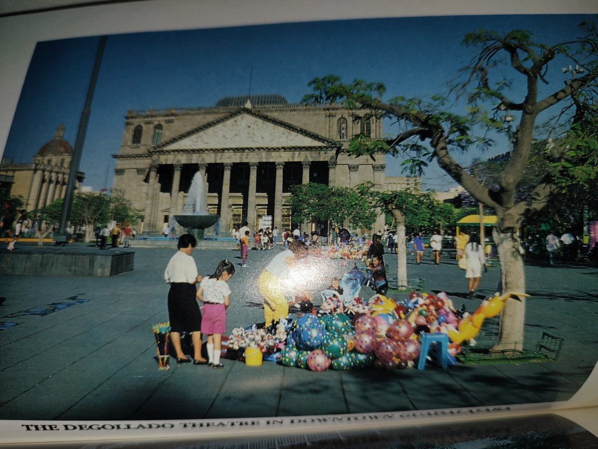 209- Mexico. Living And Travel, By Jean And John Bryant - 1999