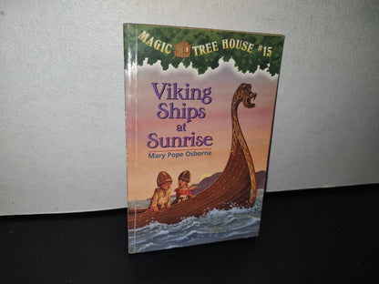 195- Magic Tree House # 15. Viking Ships At Sunrise - Mary Pope Osborne - 1998