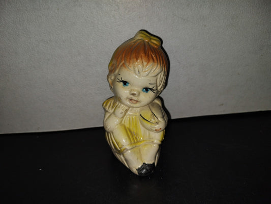A6- Figura De Cerámica: Niña Sentada En Vestido Amarillo - 80'S