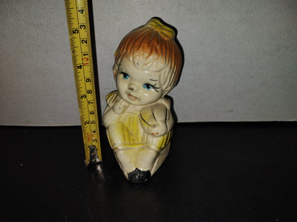 A6- Figura De Cerámica: Niña Sentada En Vestido Amarillo - 80'S