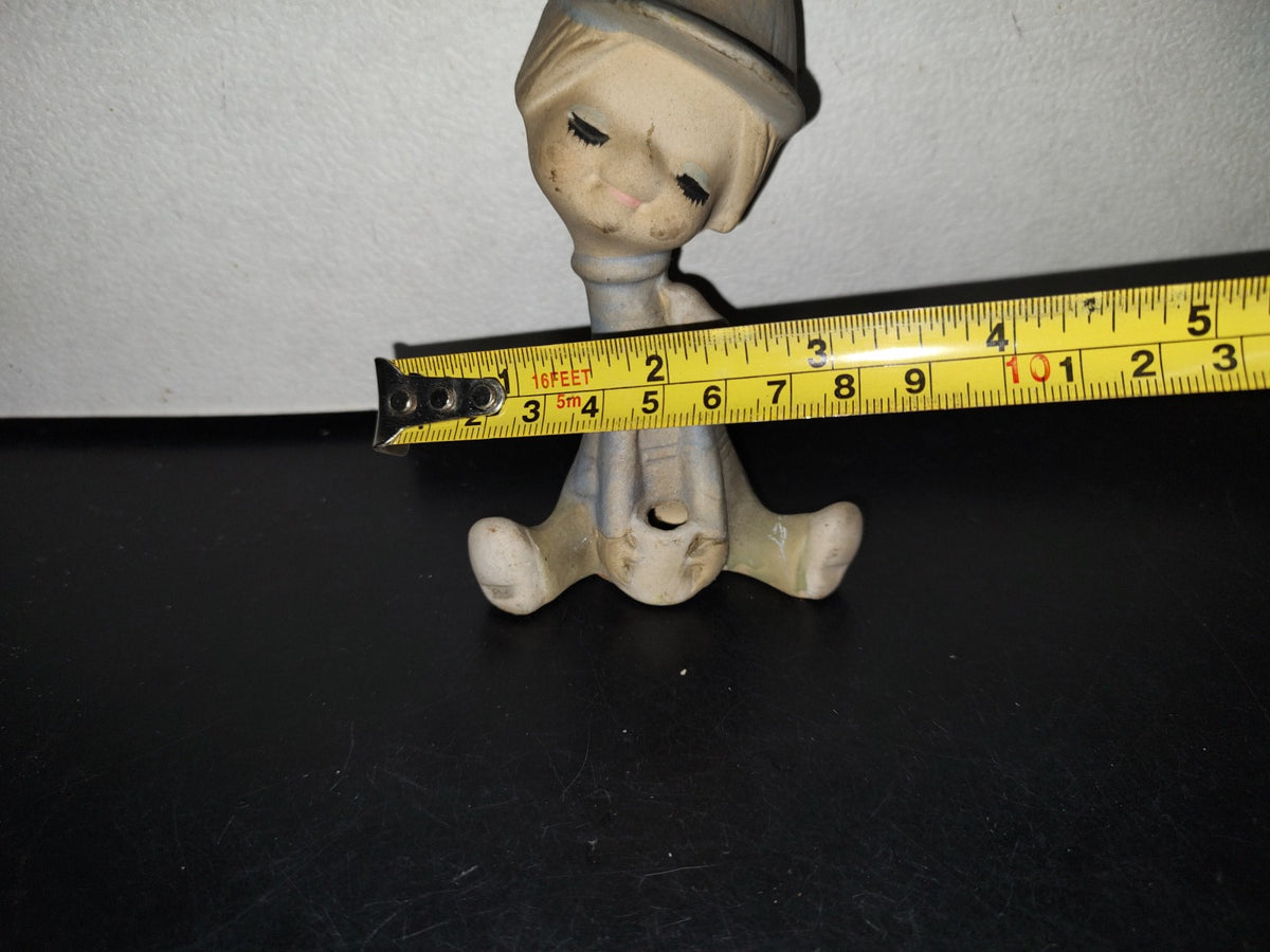 A5- Figura De Cerámica Japonesa. Niño Con Gorra Sentado - 70's, 80's