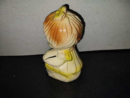 A6- Figura De Cerámica: Niña Sentada En Vestido Amarillo - 80'S