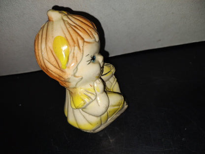 A6- Figura De Cerámica: Niña Sentada En Vestido Amarillo - 80'S