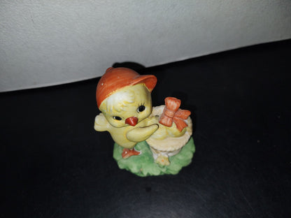 A3- Pollito De Porcelana Con Gorra Y Canasta - Lefton Taiwan - 90'S