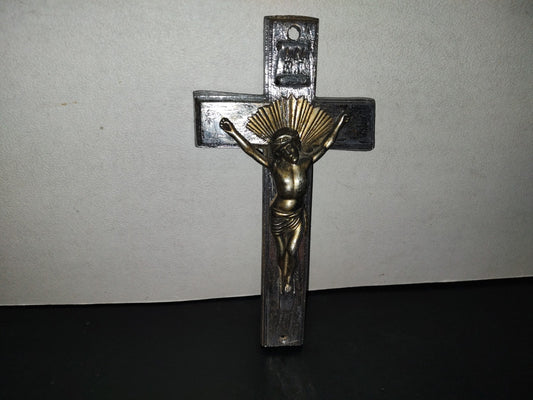 A6- Antiguo Crucifijo Grande. Metal Macizo - 50'S - 70'S