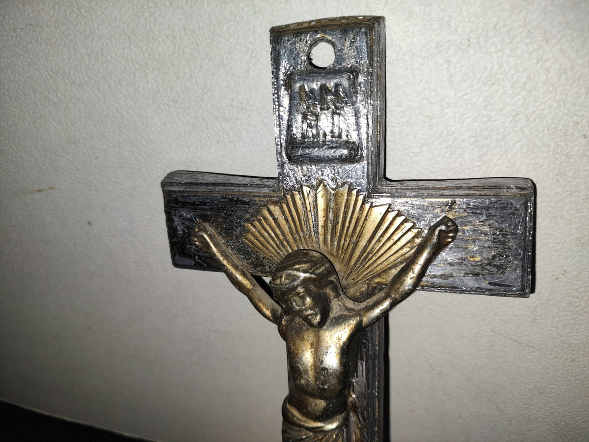 A6- Antiguo Crucifijo Grande. Metal Macizo - 50'S - 70'S