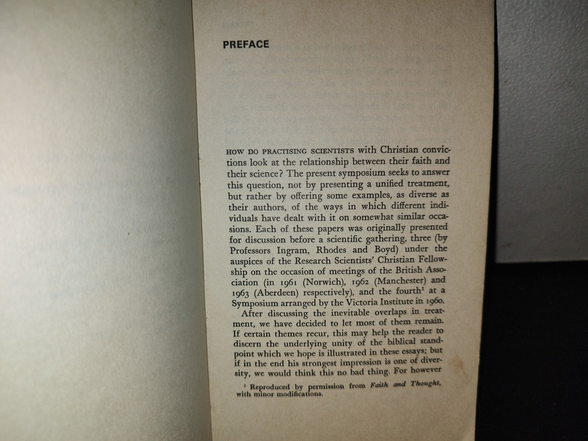 153- Christianity In A Mechanistic Universe And Other Essays - Donald M. Mackay - 1966