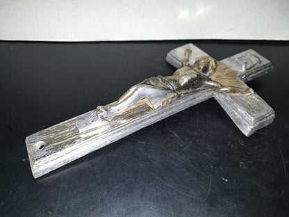 A6- Antiguo Crucifijo Grande. Metal Macizo - 50'S - 70'S