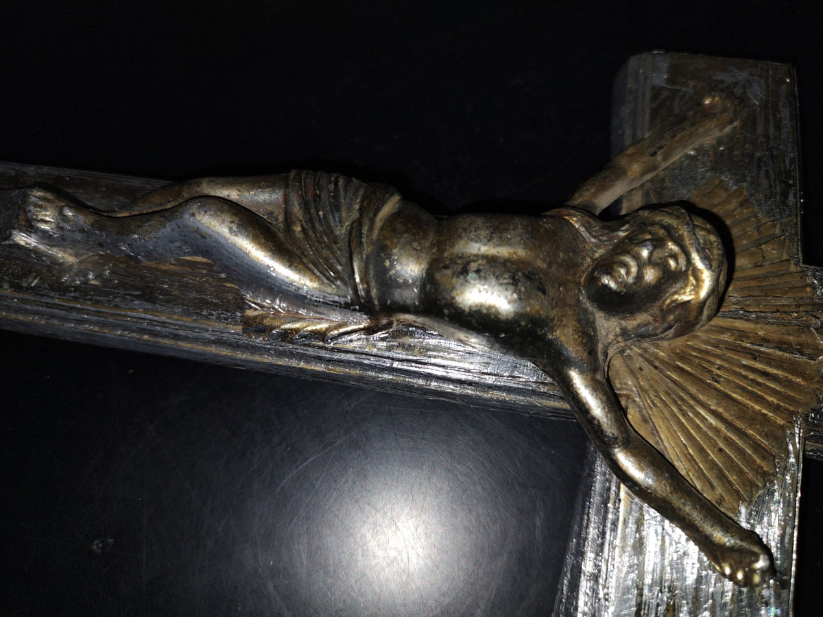 A6- Antiguo Crucifijo Grande. Metal Macizo - 50'S - 70'S