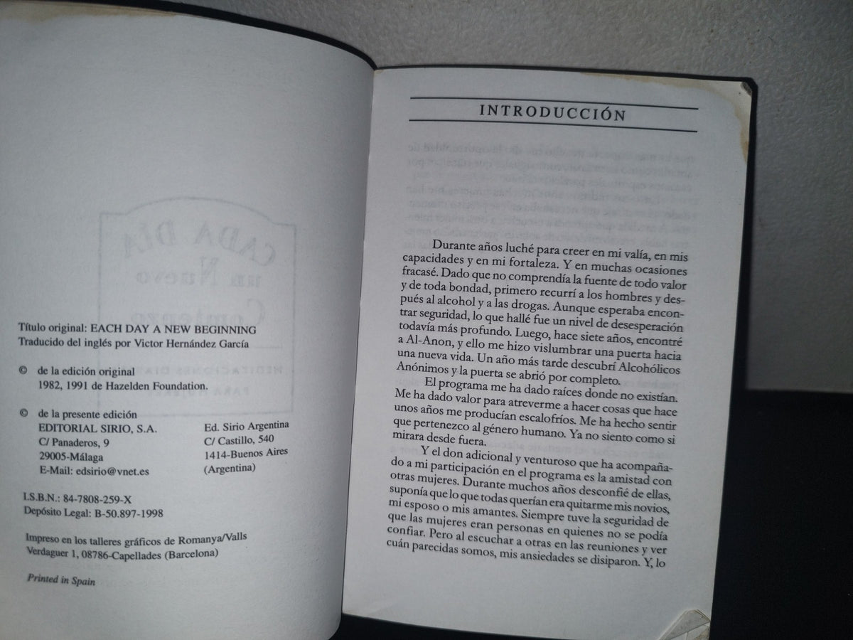 114- Cada Día Un Nuevo Comienzo. Meditaciones Diarias Para Mujeres - Editorial Sirio 1991