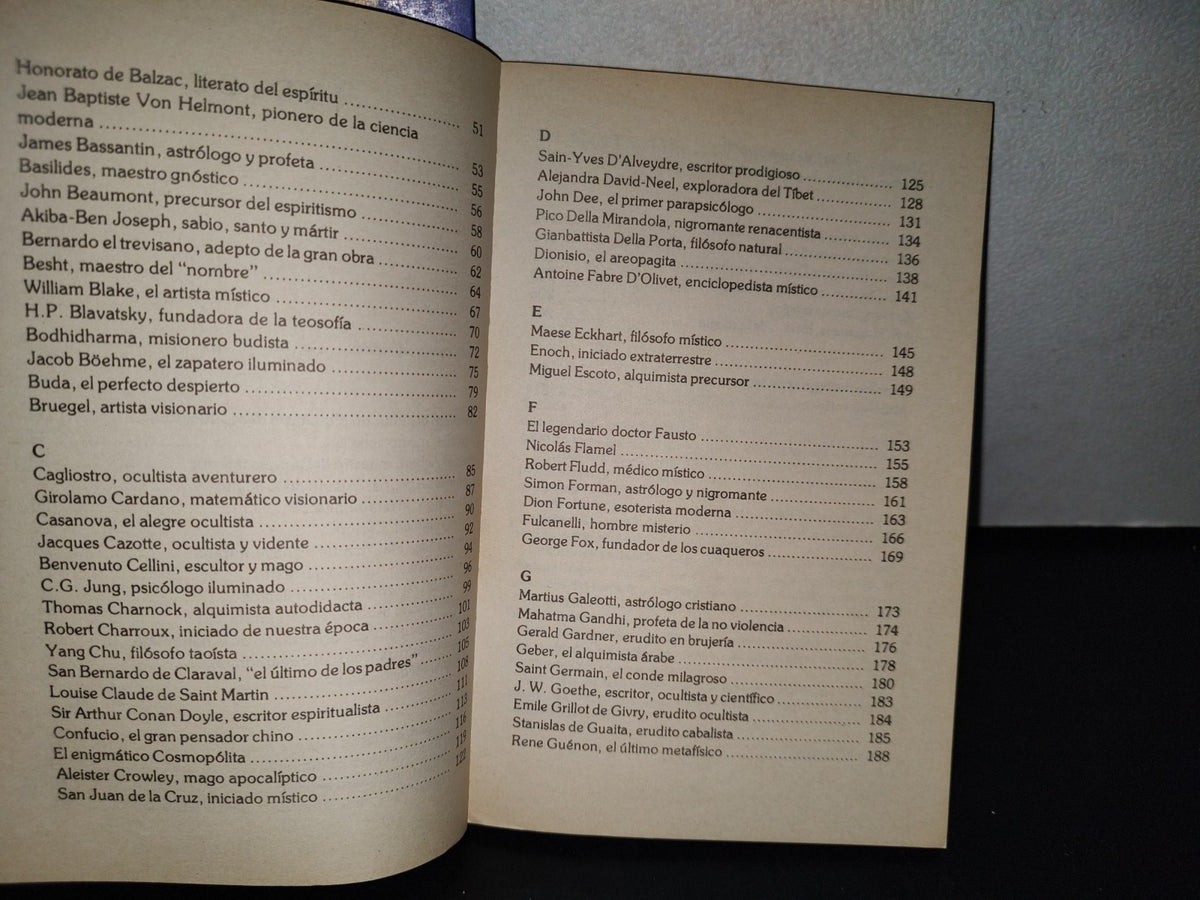 77- Los Grandes Iniciados - Editorial Posada - Primera Edición 1993