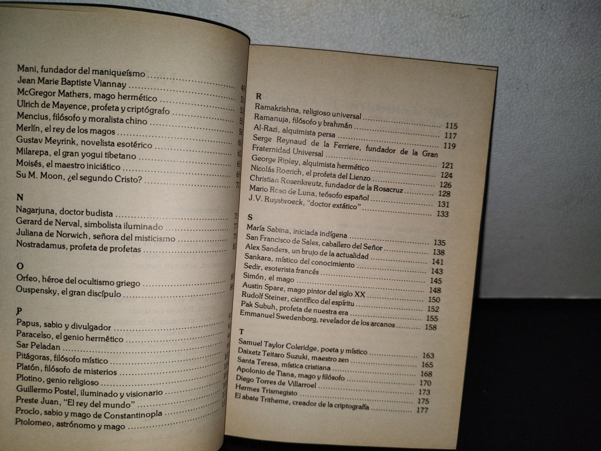 77- Los Grandes Iniciados - Editorial Posada - Primera Edición 1993