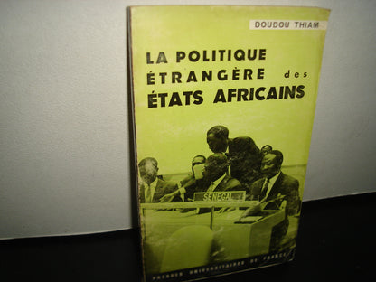 7- Francés - La Politique Étrangere Des États Africains - Doudou Thiam - 1963