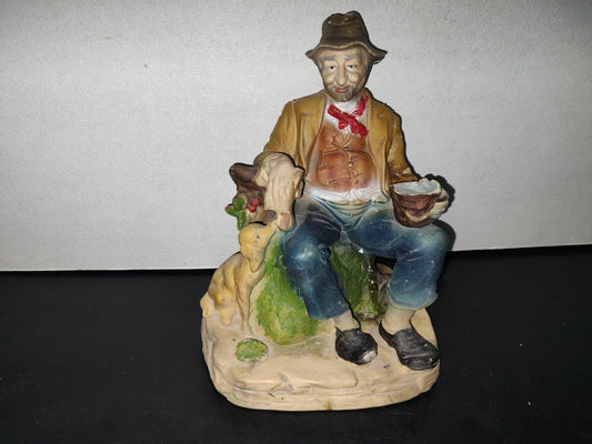 A3- Figura Vintage Resina. Hombre Sentado Tomando El Te Con Perro A Un Lado - 80'S - 90'S