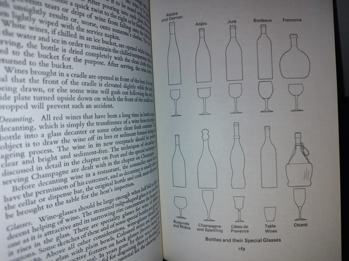 114- Libro De Vinos: Vendange. A Study Of Wine And Other Drinks - Andrew Durkan - First Published 1971