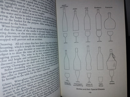 114- Libro De Vinos: Vendange. A Study Of Wine And Other Drinks - Andrew Durkan - First Published 1971