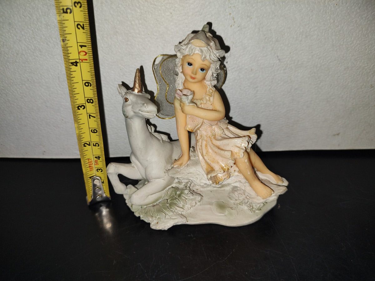 A6- Figura De Resina: Hada Sentada Con Unicorn A Lado - 90'S