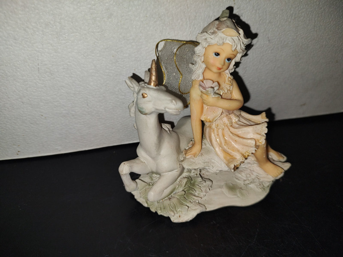 A6- Figura De Resina: Hada Sentada Con Unicorn A Lado - 90'S