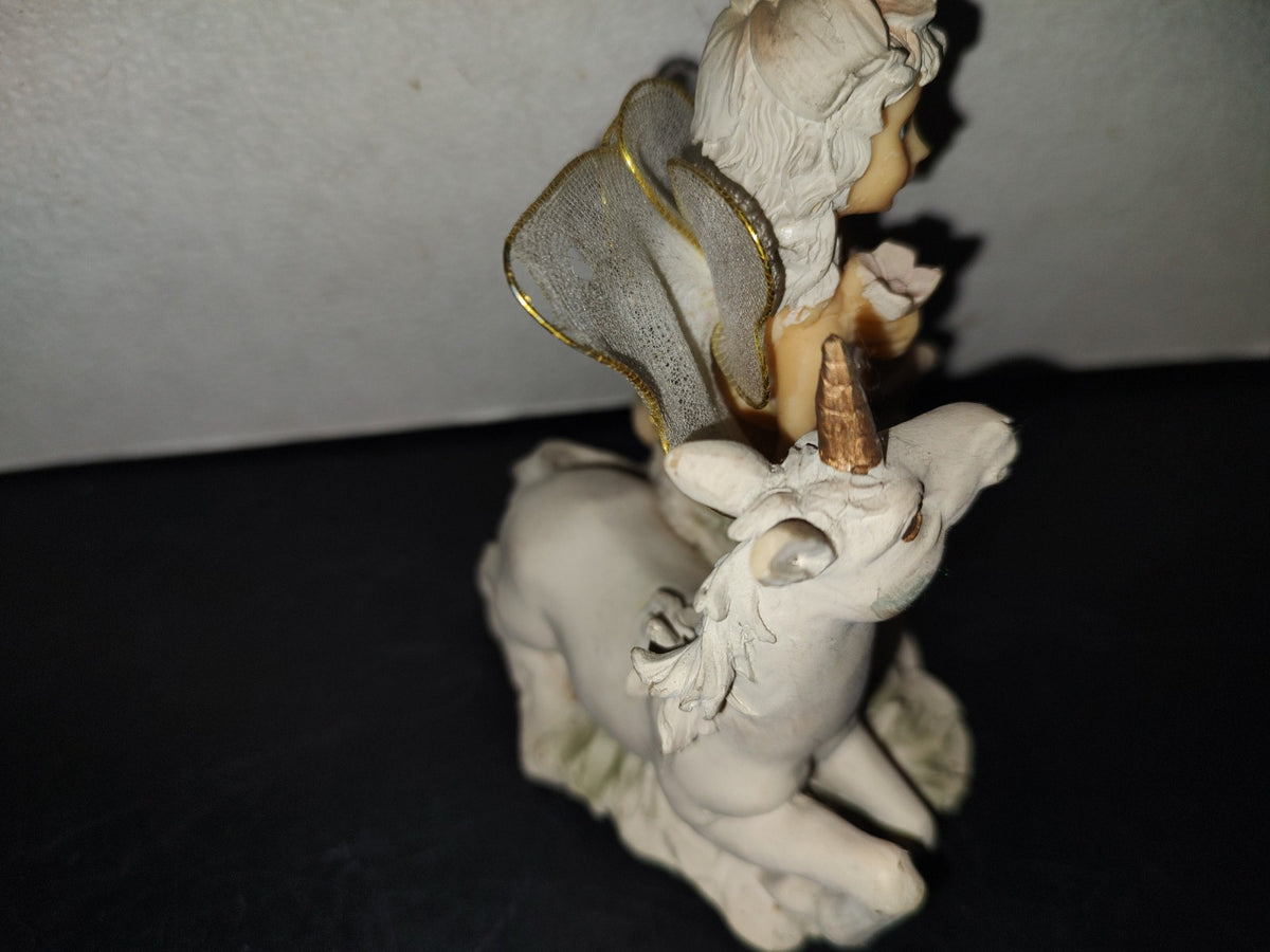 A6- Figura De Resina: Hada Sentada Con Unicorn A Lado - 90'S