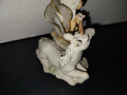 A6- Figura De Resina: Hada Sentada Con Unicorn A Lado - 90'S