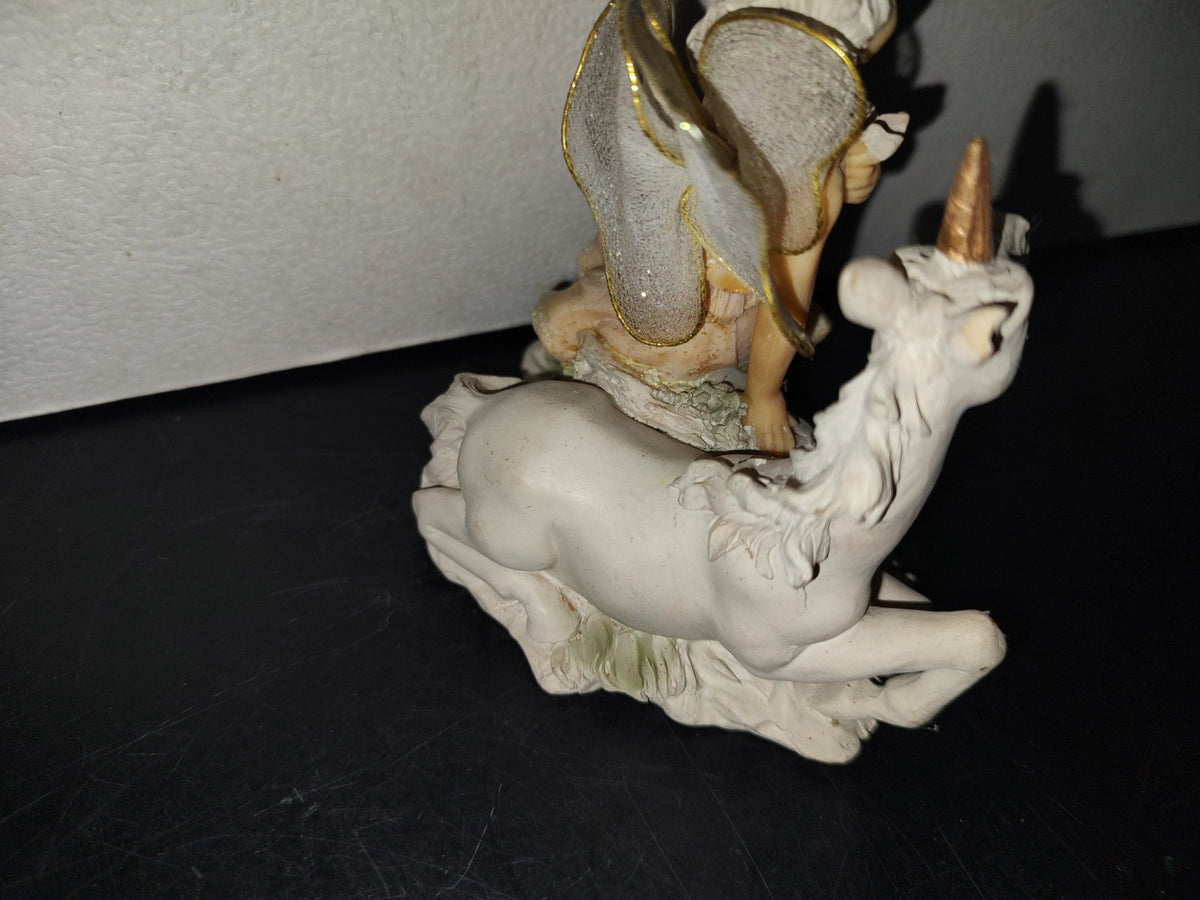 A6- Figura De Resina: Hada Sentada Con Unicorn A Lado - 90'S