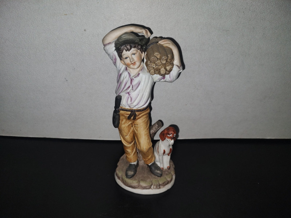 A2- Pieza De Porcelana. Campesino Recogiendo Leña. Ardco Fine Quality Dallas Made In Japan 70'S 80'S