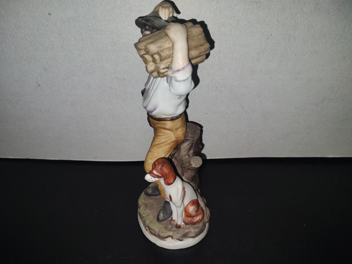 A2- Pieza De Porcelana. Campesino Recogiendo Leña. Ardco Fine Quality Dallas Made In Japan 70'S 80'S