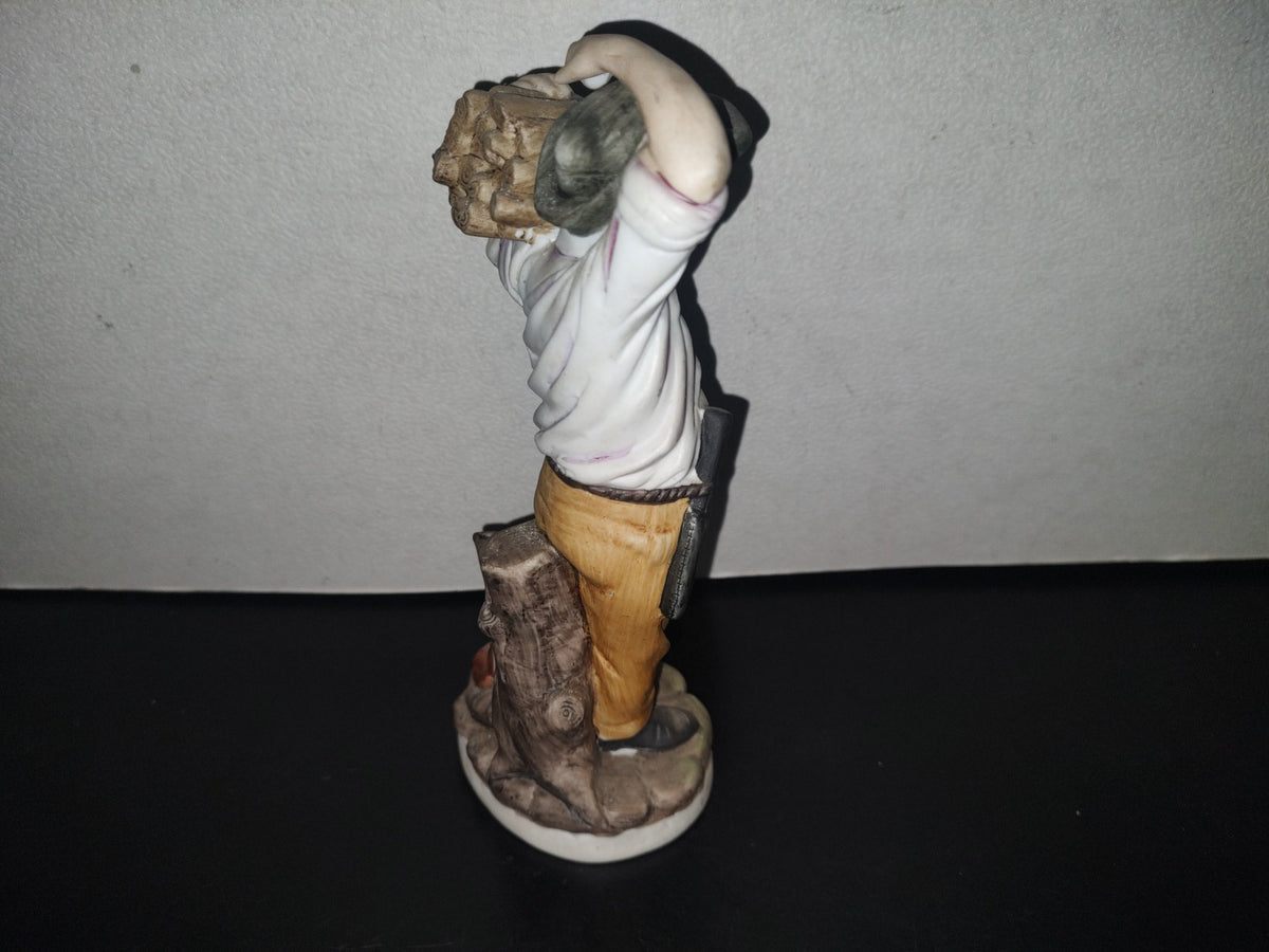 A2- Pieza De Porcelana. Campesino Recogiendo Leña. Ardco Fine Quality Dallas Made In Japan 70'S 80'S