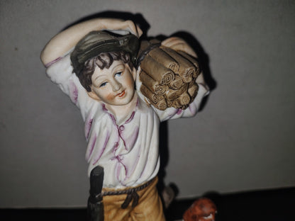 A2- Pieza De Porcelana. Campesino Recogiendo Leña. Ardco Fine Quality Dallas Made In Japan 70'S 80'S