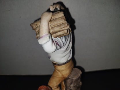 A2- Pieza De Porcelana. Campesino Recogiendo Leña. Ardco Fine Quality Dallas Made In Japan 70'S 80'S