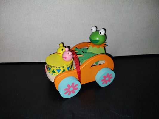 A3- Carrito De Juguete De Madera. Ranita Tocando Tambores
