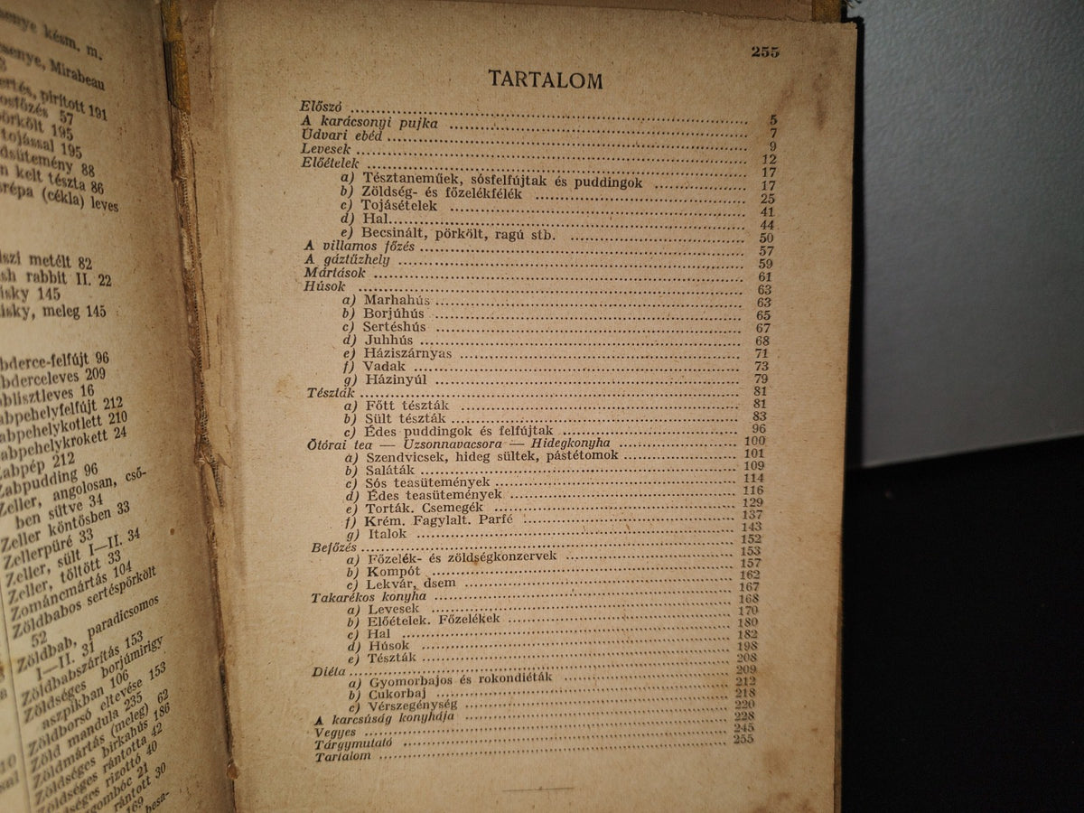 90- Antiguo Libro Húngaro De Cocina. Az Ínyesmester Ezer Új Receptje - Athenaeum 1935