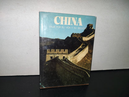 128- China. Viaje Por Su Vida Y Su Belleza - Ediciones Castell - 1981