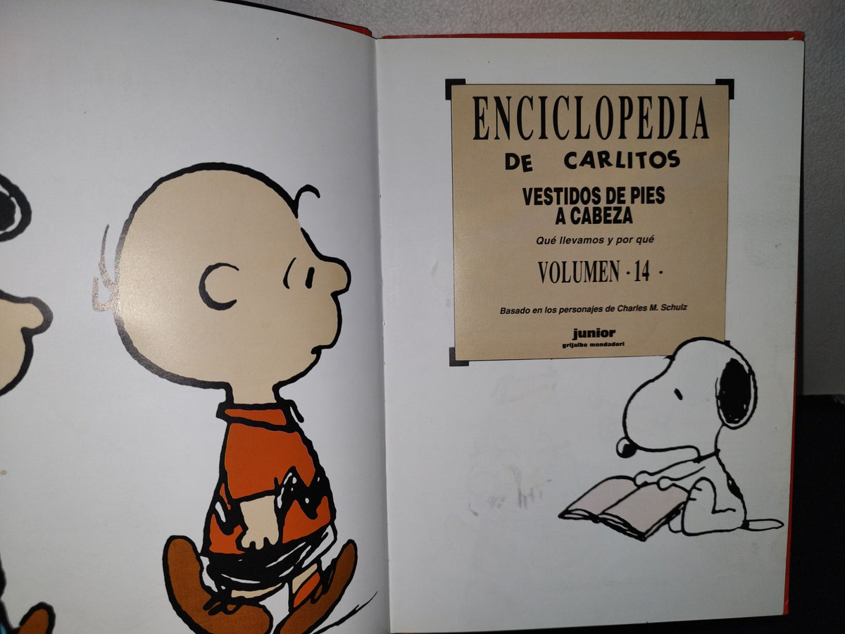 101- Enciclopedia De Carlitos 14. Vestidos De Pies A Cabeza - 2003