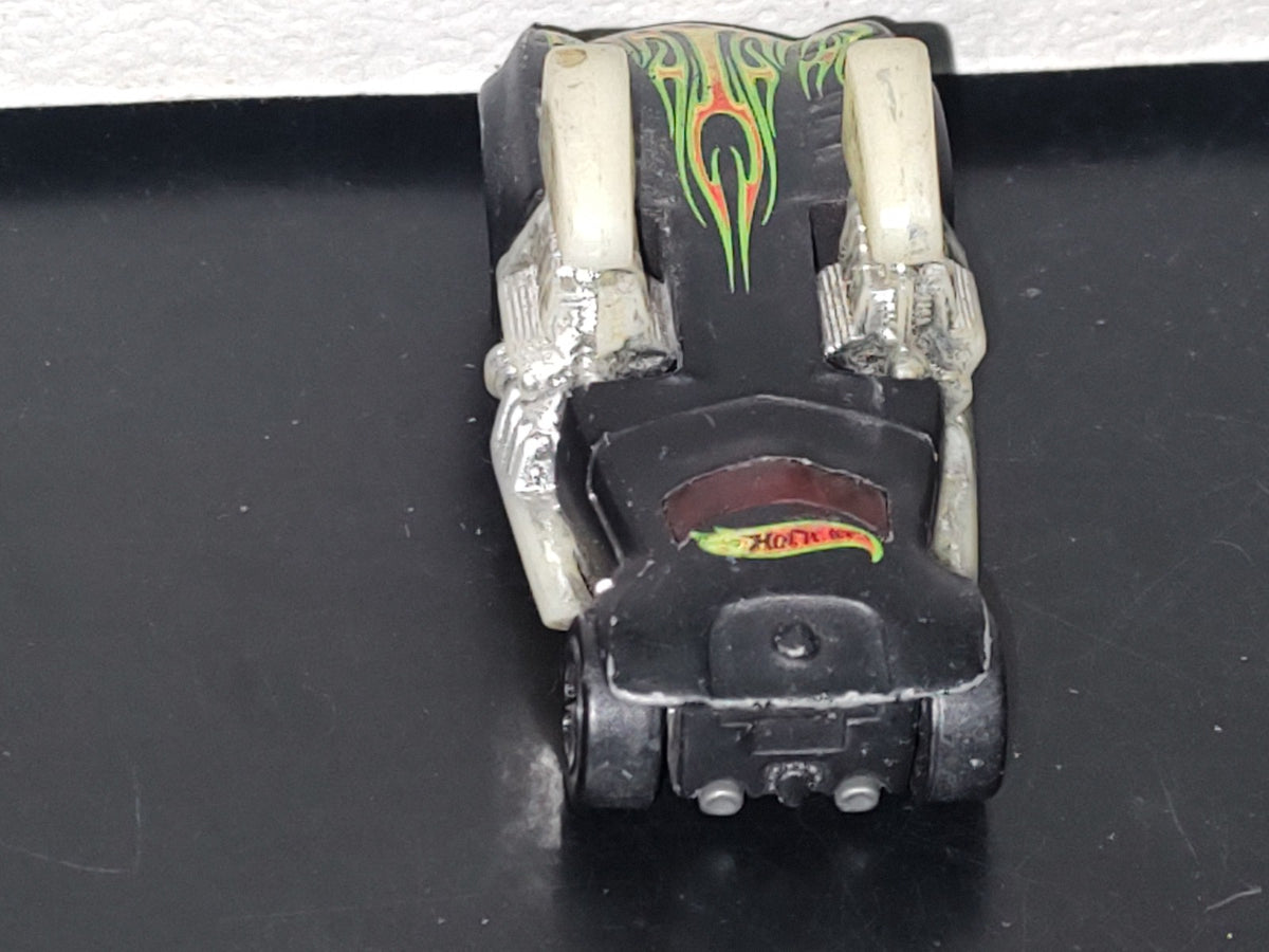 A5- Carro Hot Wheels: Twin Mill® Negro ©2003 Mattel Inc.