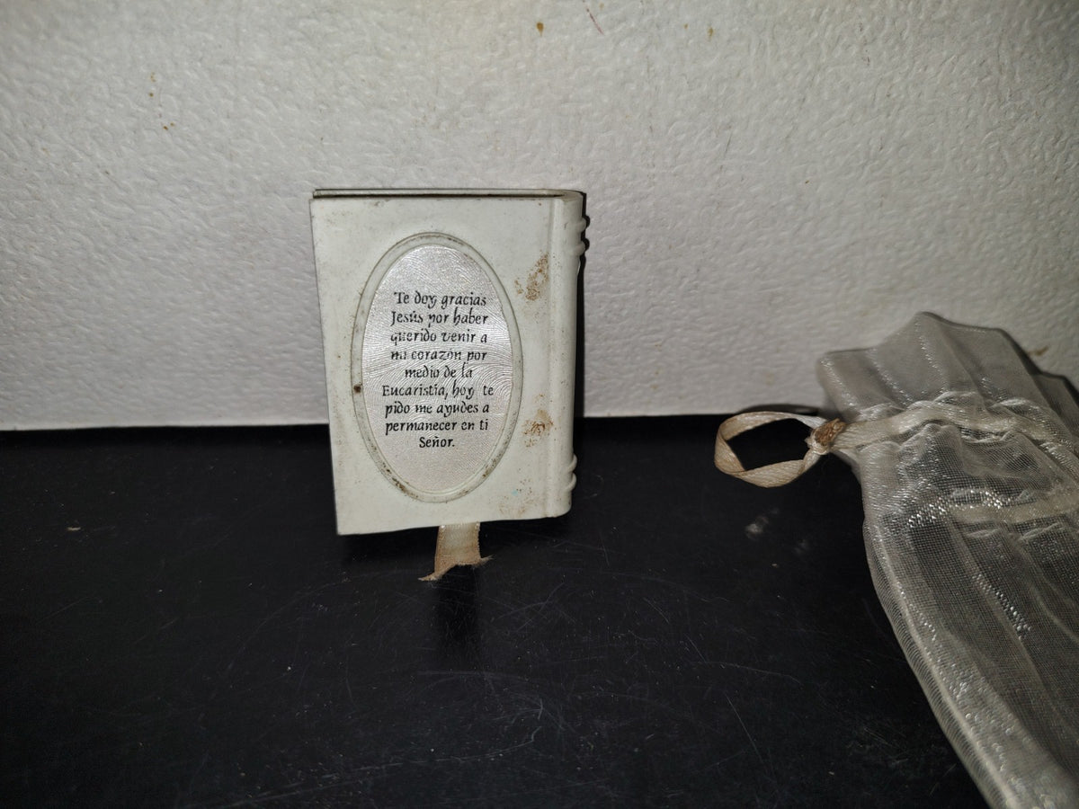 A6- Recuerdo Vintage De Primera Comunión: Pequeño Rosario Con Cubierta En Forma De Libro - 70's