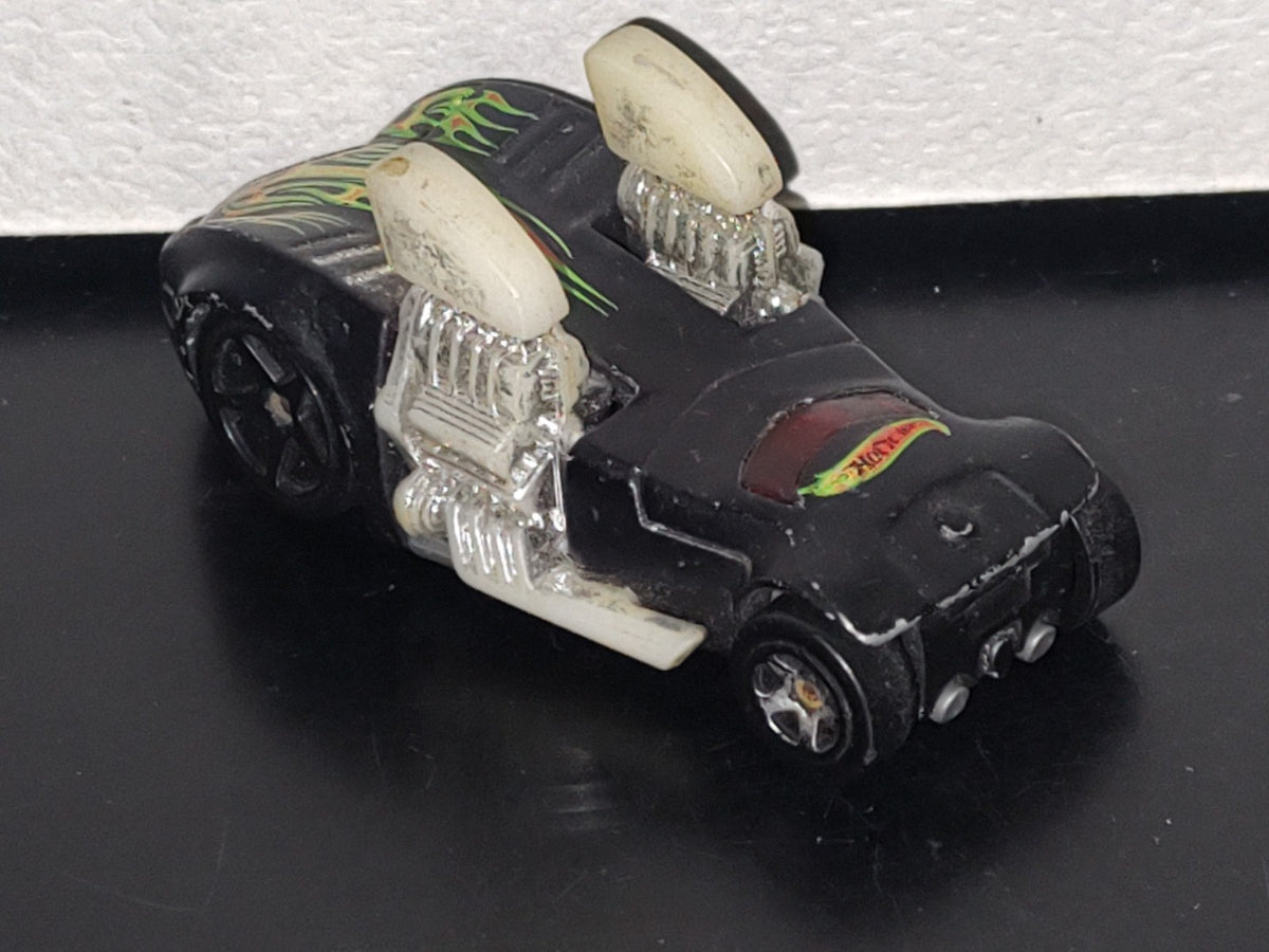A5- Carro Hot Wheels: Twin Mill® Negro ©2003 Mattel Inc.