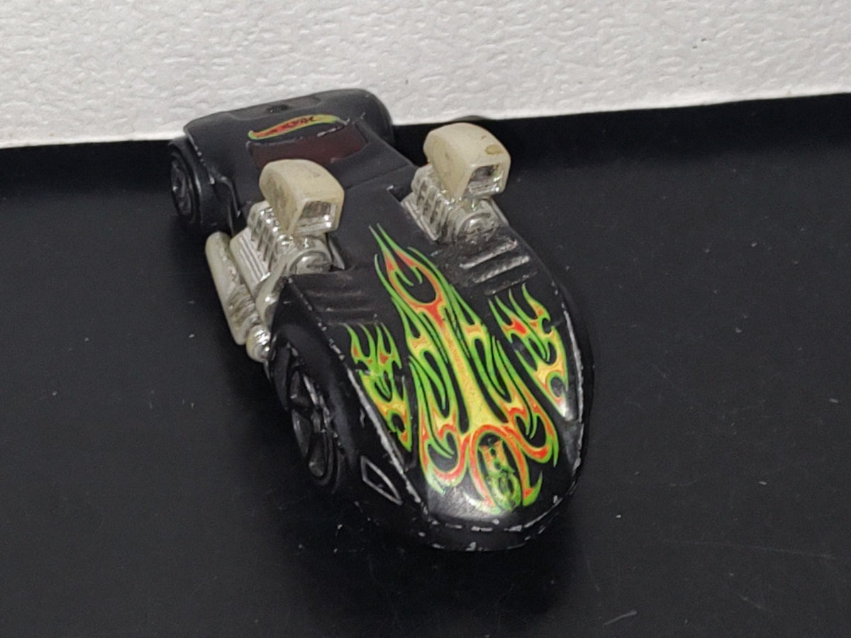 A5- Carro Hot Wheels: Twin Mill® Negro ©2003 Mattel Inc.