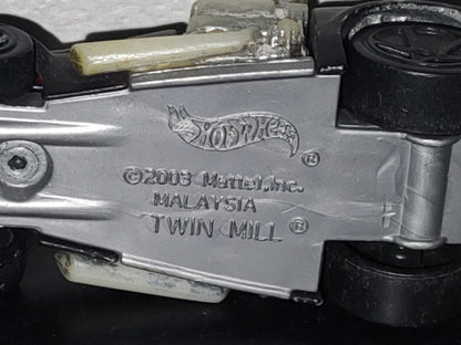 A5- Carro Hot Wheels: Twin Mill® Negro ©2003 Mattel Inc.