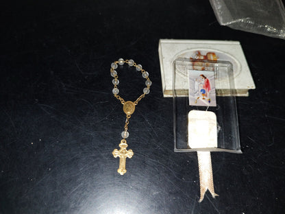 A6- Recuerdo Vintage De Primera Comunión: Pequeño Rosario Con Cubierta En Forma De Libro - 70's