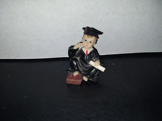 A2- Pieza De Resina. Estudiante En Toga Y Título En Mano - 90'S