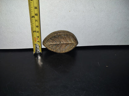A2- Pequeño Alhajero De Bronce En Forma De Hoja De Árbol - 70'S