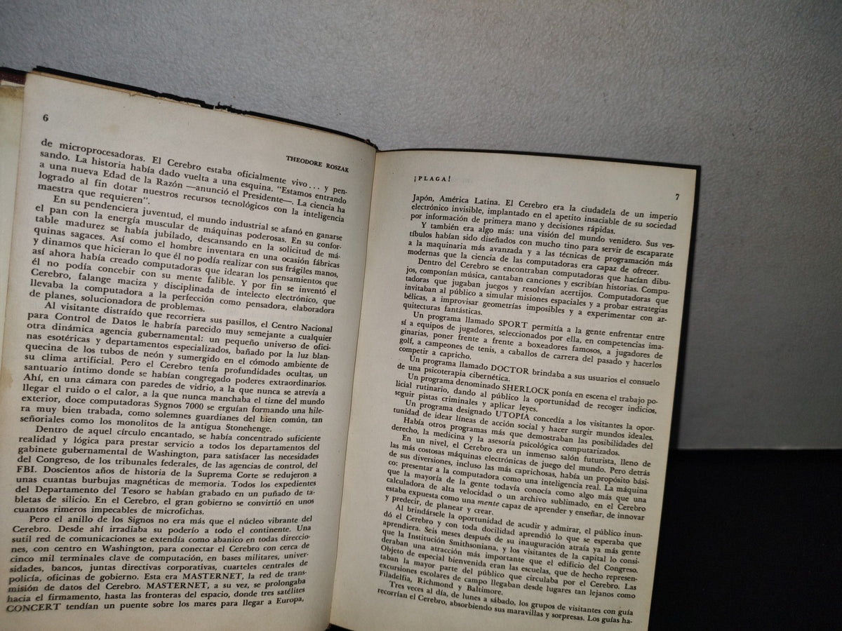 91- Plaga. Una Novela De Terror En La Era De La Era De La Computación Electrónica - Theodore Roszak - Edivision, Compañía Editorial, S. A., México. Primera Edición 1983