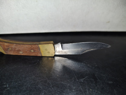 A6- Navaja Vintage De Ornato. Cacha De Madera Con Bordes De Bronce - 70's